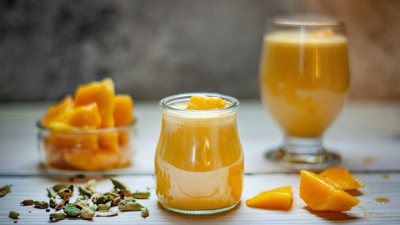 Health Benefits of Mango Juice & A Refreshing Recipe