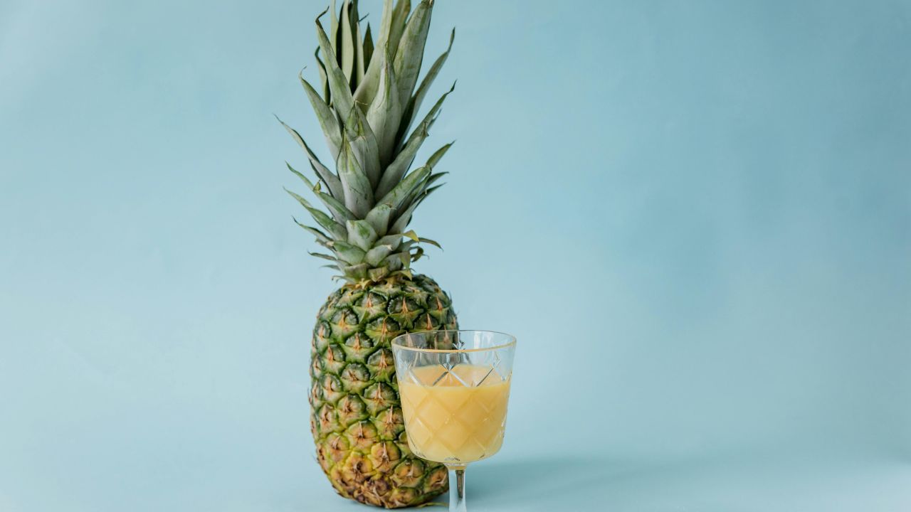 Top 10 Benefits of Pineapple Juice (Recipe Included!)