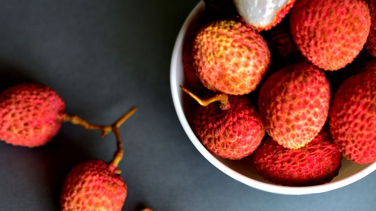 Unlock the Power of Litchi Juice Benefits & Delicious Recipes!